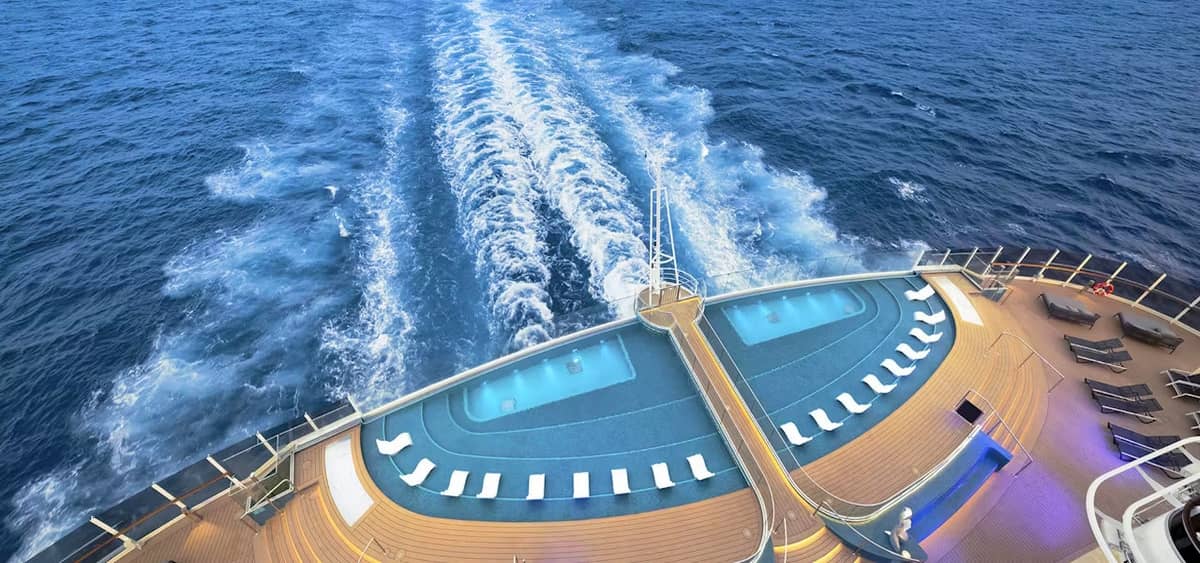 1- AFT INFINITY POOL <br> INMERSIÓN HACIA EL HORIZONTE