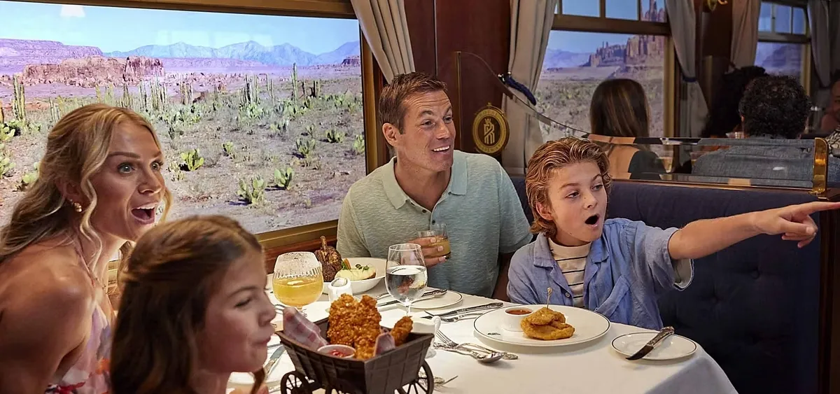 1- ROYAL RAILWAY, UTOPIA STATION <br> VIAJE GOURMET EN TREN DE ÉPOCA