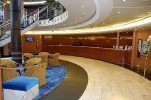 Shore Exursion Desk (Mostrador de Excursiones)