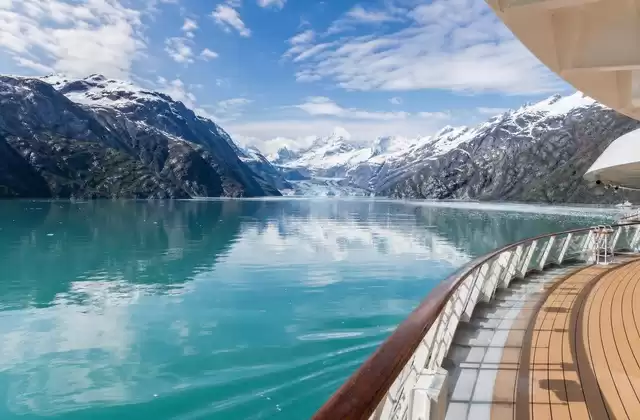 Desde la cubierta del barco en Alaska