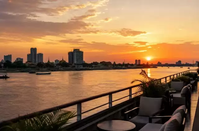 Una navegación a la puesta del sol en Phnom Penh