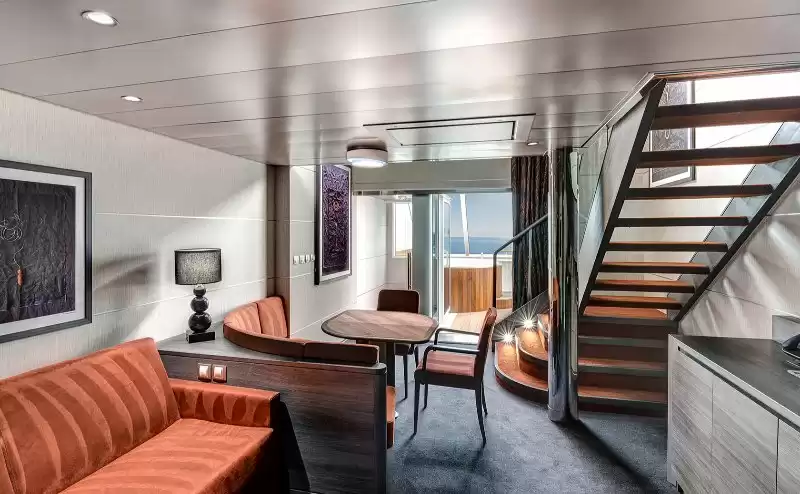 Yacht Club Duplex Suite con Jacuzzi