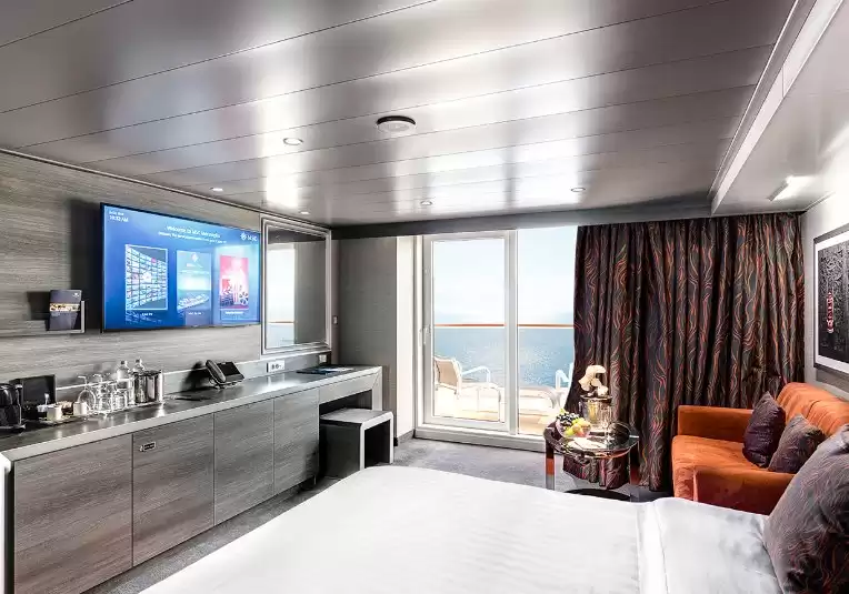 Yacht Club Deluxe Suite