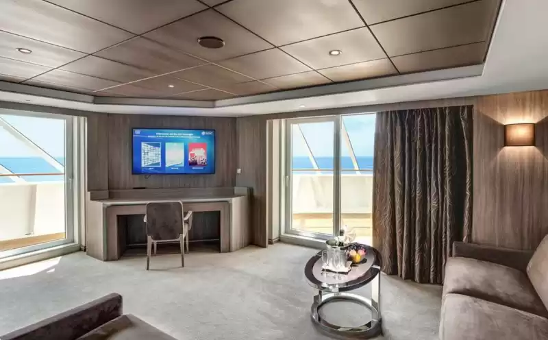 Yacht Club Royal Suite